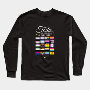 Todo el mundo es bienvenido a esta casa. Long Sleeve T-Shirt